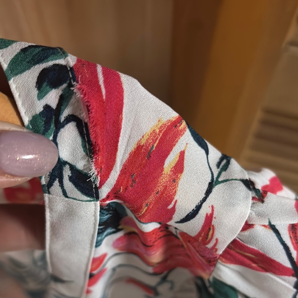 Floral Ruffle Sleeve Top - Picture 3 of 4